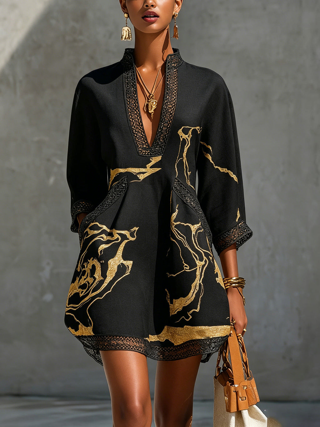 Donatella | Mini vestido negro con estampado mármol dorado y encaje de ganchillo