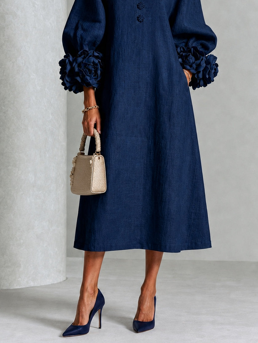 Vestido Midi Azul Marino con Botones de Flor y Mangas Florales Extravagantes