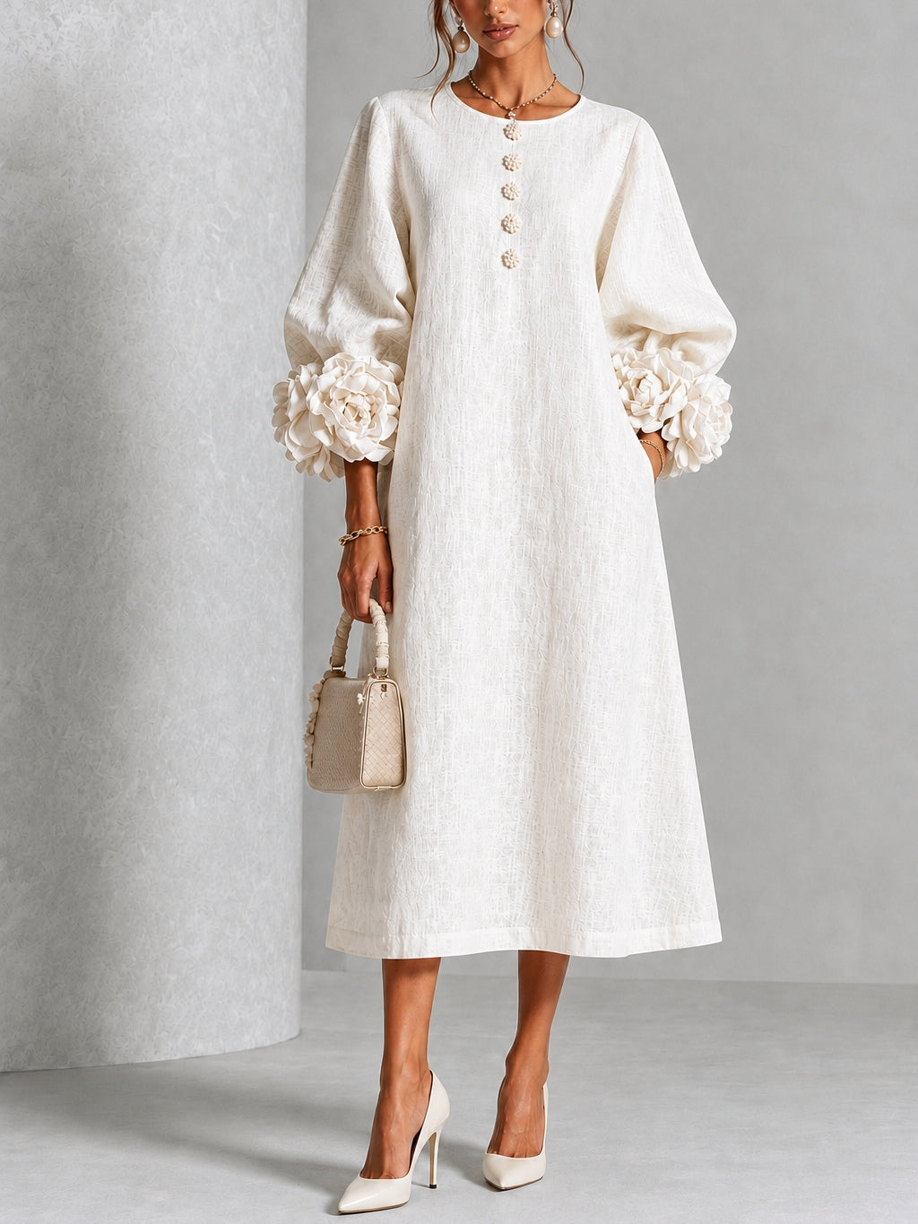 Vestido Midi Blanco con Botones de Flor y Mangas Decoradas